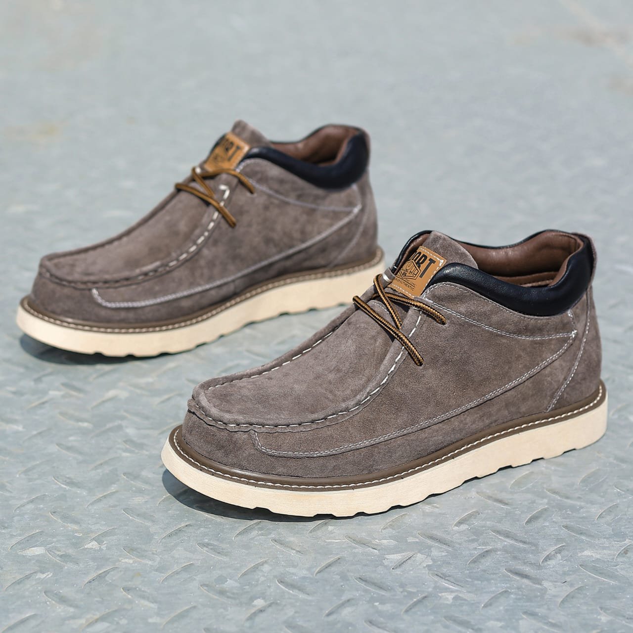 Chaussures montantes en daim – Homme – Image 2